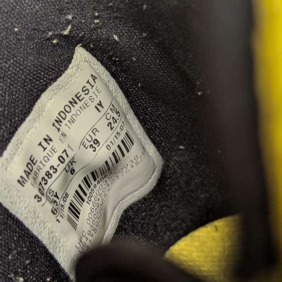 RARE Nike Air Jordan 1 Retro New Love 2007 6.5Y Black Yellow Juniors - Picture 8 of 13